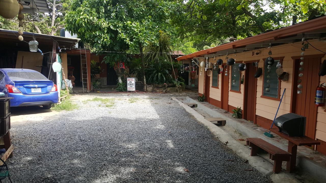 Hotel Economica Coxen Hole Exterior photo