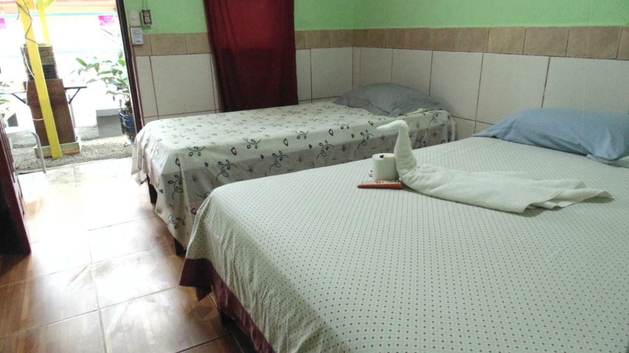 Hotel Economica Coxen Hole Exterior photo